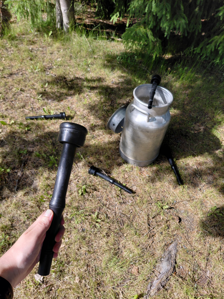 Kuvassa henkilö pelaamassa TonkKumia.