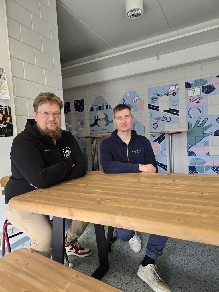 Kuvassa etsivän nuorisotyön Kimmo Tilli ja Lasse Pehkonen.